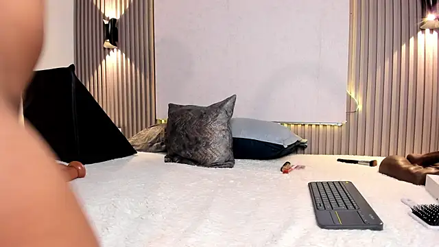 Snapshot of Zafiiraa chatting on February 2025 06:24:02 PM Zafiiraa online show from February 2025 06:24:02 PM