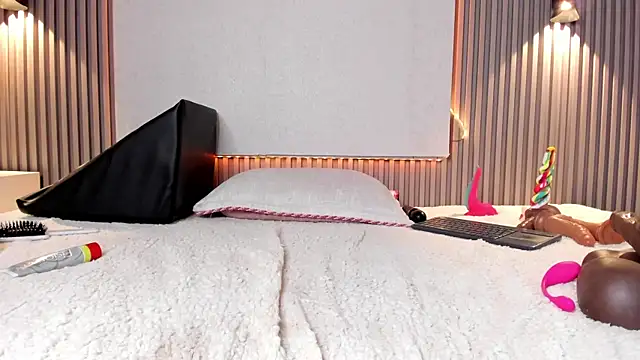 Snapshot of Zafiiraa chatting on March 2025 06:34:02 PM Zafiiraa online show from March 2025 06:34:02 PM