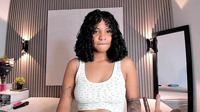 Snapshot of Zafiiraa chatting on October 2025 11:44:01 AM Zafiiraa online show from October 2025 11:44:01 AM