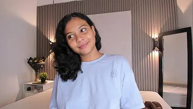 Snapshot of Zafiiraa chatting on December 2025 11:59:01 AM Zafiiraa online show from December 2025 11:59:01 AM