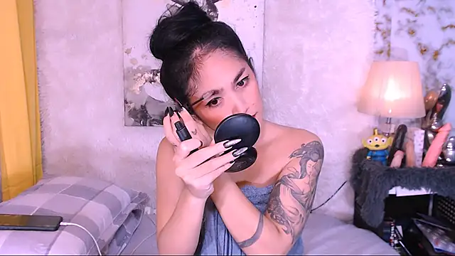 Snapshot of Oriental_Tiara chatting on December 2024 10:01:02 PM Oriental Tiara online show from December 2024 10:01:02 PM