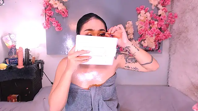 Snapshot of Oriental_Tiara chatting on October 2025 10:38:02 AM Oriental Tiara online show from October 2025 10:38:02 AM