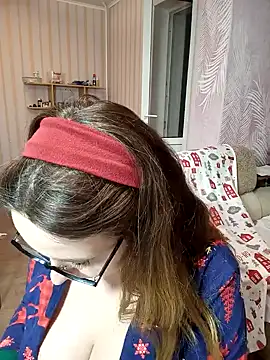 Snapshot of DienkaGreen chatting on December 2024 03:33:02 PM DienkaGreen online show from December 2024 03:33:02 PM