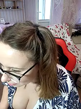 Snapshot of DienkaGreen chatting on December 2024 08:07:02 AM DienkaGreen online show from December 2024 08:07:02 AM