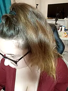 DienkaGreen online show from November 2025 05:08:02 AM