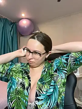 DienkaGreen online show from August 2026 08:07:02 PM