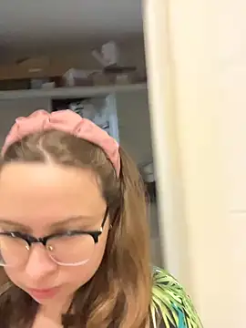 DienkaGreen online show from August 2026 11:26:02 AM