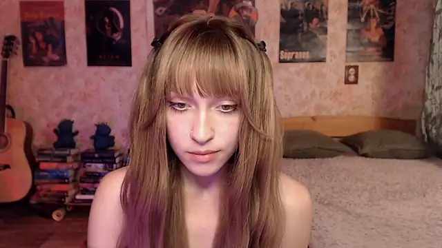 Snapshot of Friendly_Ellie chatting on June 2026 12:32:01 AM Friendly Ellie online show from June 2026 12:32:01 AM