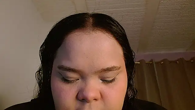 Snapshot of sexychubby___ chatting on February 2026 06:47:02 PM sexychubby online show from February 2026 06:47:02 PM