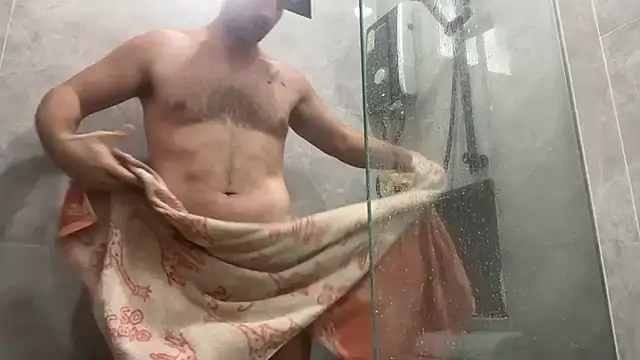 Snapshot of lukegunn chatting on April 2026 02:11:02 AM lukegunn online show from April 2026 02:11:02 AM