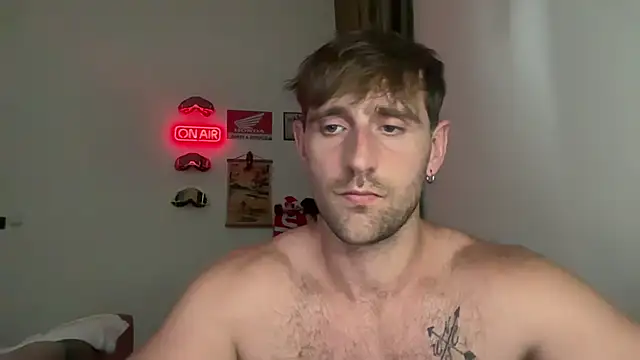 Snapshot of lukegunn chatting on April 2026 01:28:02 AM lukegunn online show from April 2026 01:28:02 AM