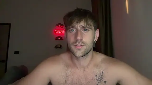 Snapshot of lukegunn chatting on April 2026 11:29:02 PM lukegunn online show from April 2026 11:29:02 PM