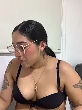 Amandanauty online show from December 2024 04:01:02 AM