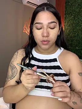 Amandanauty online show from February 2025 07:23:02 PM