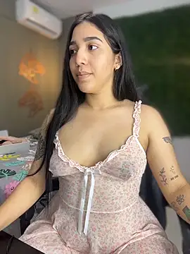 Snapshot of Amandanauty chatting on April 2026 05:02:02 AM Amandanauty online show from April 2026 05:02:02 AM