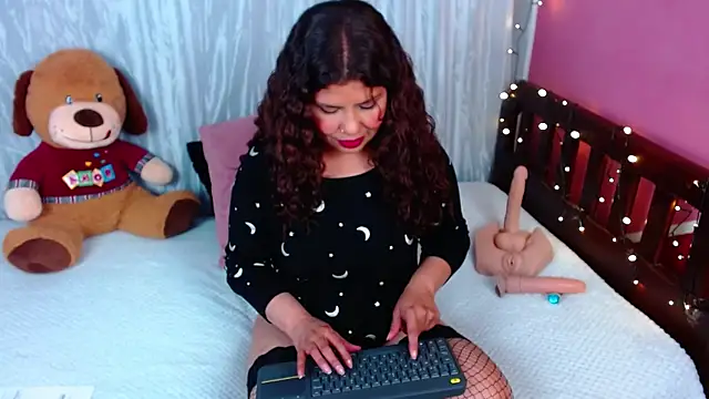 Snapshot of Queenamazon1 chatting on September 2025 11:49:02 PM Queenamazon1 online show from September 2025 11:49:02 PM