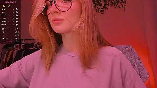 Snapshot of mollytuck chatting on October 2025 03:53:01 PM mollytuck online show from October 2025 03:53:01 PM