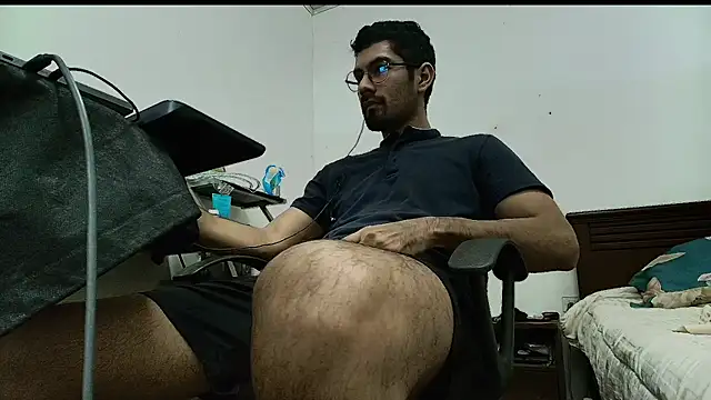 Snapshot of x-sebastian chatting on April 2026 08:17:01 PM x-sebastian online show from April 2026 08:17:01 PM