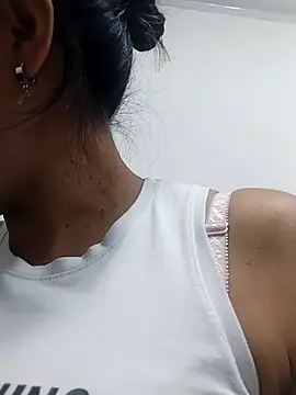 Snapshot of hanna_girl21 chatting on February 2026 07:32:02 PM hanna girl21 online show from February 2026 07:32:02 PM