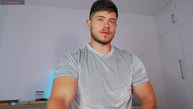 Snapshot of Arilas_ chatting on April 2026 06:56:02 AM Arilas online show from April 2026 06:56:02 AM