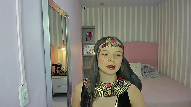 Snapshot of LORELAIGIVEN chatting on October 2025 12:39:02 PM LORELAIGIVEN online show from October 2025 12:39:02 PM