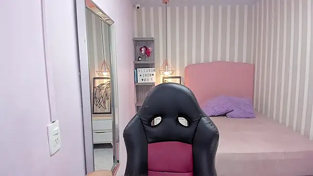 Snapshot of LORELAIGIVEN chatting on February 2026 12:31:01 PM LORELAIGIVEN online show from February 2026 12:31:01 PM