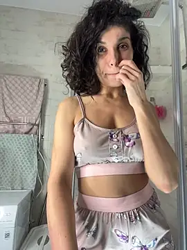 Snapshot of _CurlySue_ chatting on February 2025 06:22:01 AM  CurlySue  online show from February 2025 06:22:01 AM