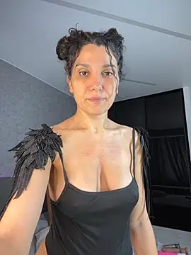 Snapshot of _CurlySue_ chatting on September 2025 10:31:02 AM  CurlySue  online show from September 2025 10:31:02 AM