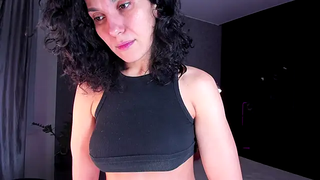 Snapshot of _CurlySue_ chatting on November 2025 04:23:01 AM CurlySue online show from November 2025 04:23:01 AM