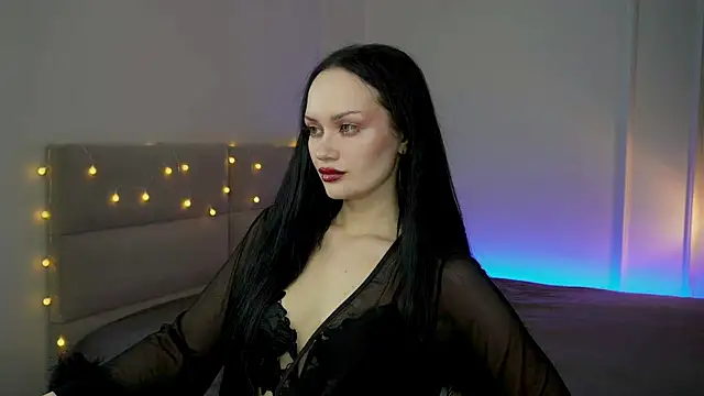 Snapshot of QueenAliss chatting on July 2026 06:19:02 AM QueenAliss online show from July 2026 06:19:02 AM
