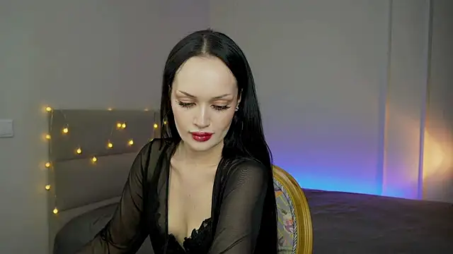 Snapshot of QueenAliss chatting on July 2026 01:18:01 PM QueenAliss online show from July 2026 01:18:01 PM