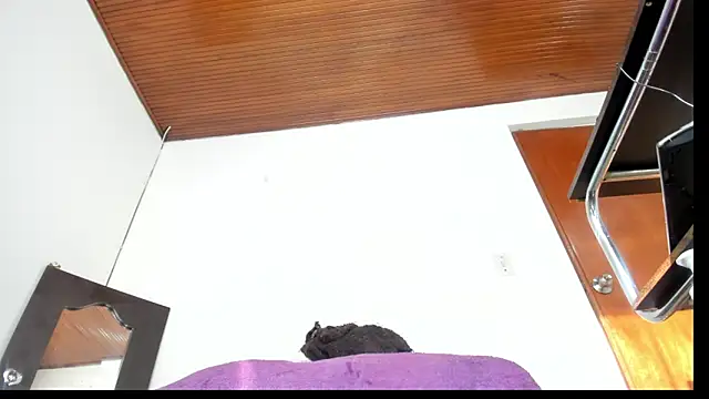 Snapshot of emely_exotic chatting on January 2025 12:57:02 PM emely exotic online show from January 2025 12:57:02 PM