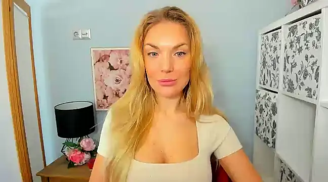 Snapshot of AulloraHoney chatting on December 2024 06:20:01 AM AulloraHoney online show from December 2024 06:20:01 AM