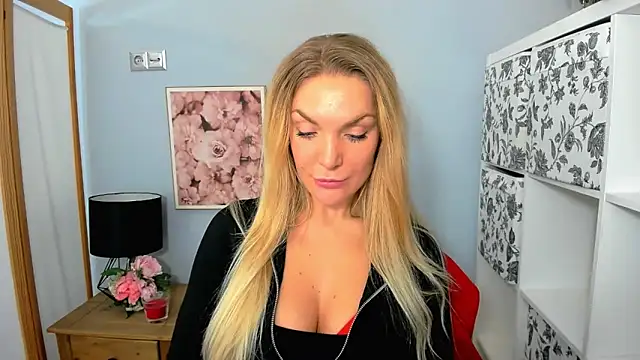 Snapshot of AulloraHoney chatting on December 2024 07:10:01 PM AulloraHoney online show from December 2024 07:10:01 PM