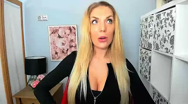 Snapshot of AulloraHoney chatting on December 2024 08:57:02 PM AulloraHoney online show from December 2024 08:57:02 PM