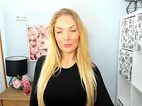 Snapshot of AulloraHoney chatting on March 2025 06:16:01 AM AulloraHoney online show from March 2025 06:16:01 AM