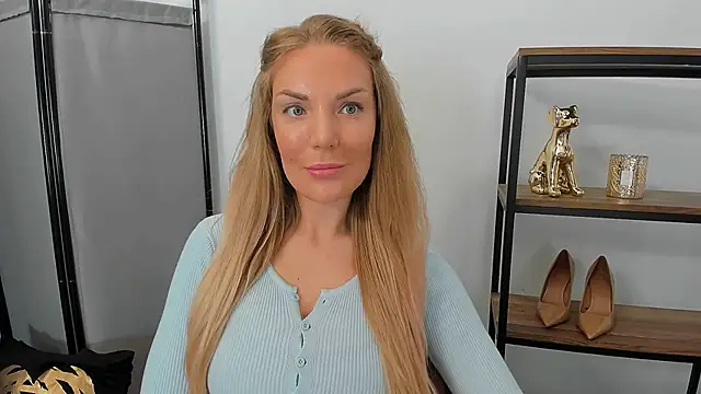 Snapshot of AulloraHoney chatting on June 2026 05:21:02 AM AulloraHoney online show from June 2026 05:21:02 AM