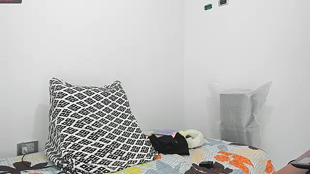 Snapshot of perla_jeff chatting on December 2024 09:34:02 PM perla jeff online show from December 2024 09:34:02 PM