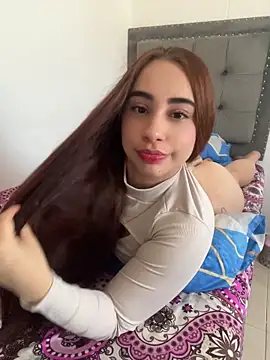 Snapshot of Elena222_ chatting on April 2026 01:46:02 PM Elena222 online show from April 2026 01:46:02 PM