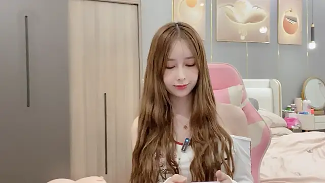 ANNA102 online show from February 2025 03:27:01 PM