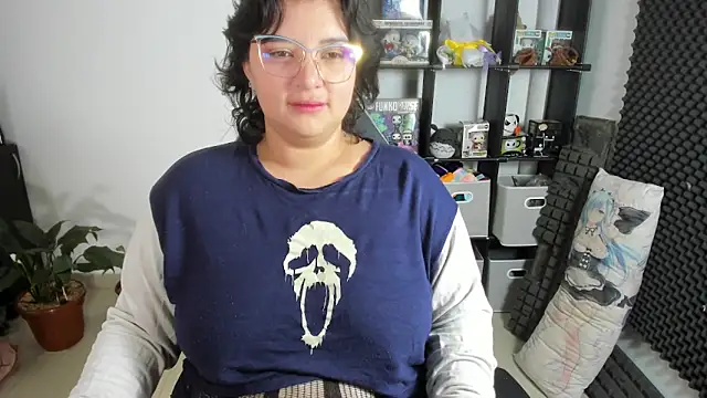 aika-dreams online show from March 2025 12:41:02 PM