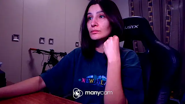 Snapshot of GodlyTheia chatting on March 2025 04:40:02 PM GodlyTheia online show from March 2025 04:40:02 PM