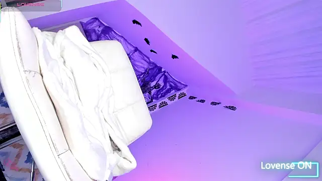 VictoriaVX online show from October 2025 12:01:02 PM