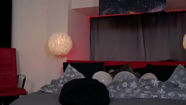 Larissa K online show from January 2025 05:06:01 PM