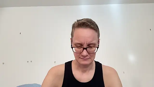 Snapshot of LeahWilde chatting on February 2025 03:42:01 PM LeahWilde online show from February 2025 03:42:01 PM