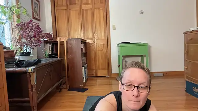 Snapshot of LeahWilde chatting on February 2025 03:38:01 PM LeahWilde online show from February 2025 03:38:01 PM