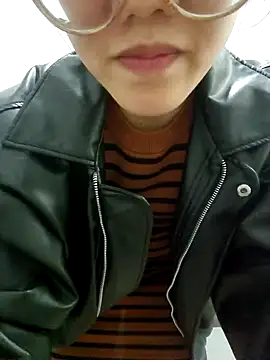 Snapshot of HinaLovely chatting on December 2024 10:48:01 AM HinaLovely online show from December 2024 10:48:01 AM