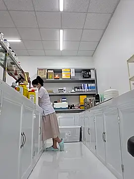 Snapshot of HinaLovely chatting on April 2026 03:43:02 AM HinaLovely online show from April 2026 03:43:02 AM