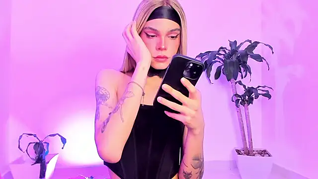 Snapshot of Varya_Ferreira chatting on April 2026 11:01:01 AM Varya Ferreira online show from April 2026 11:01:01 AM