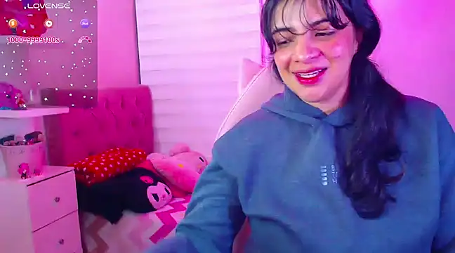 Snapshot of Vannessa__Shy chatting on December 2024 12:22:02 AM Vannessa  Shy online show from December 2024 12:22:02 AM